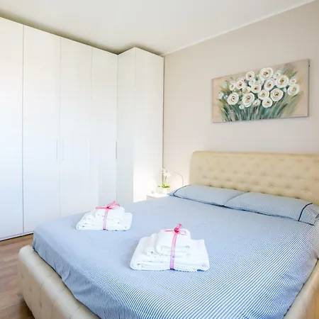 Apartment Bright Desenzano - Cascinale Pool Desenzano del Garda