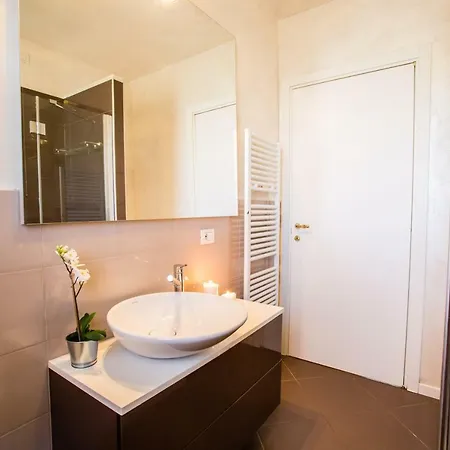 Bright Desenzano - Cascinale Pool Apartment *