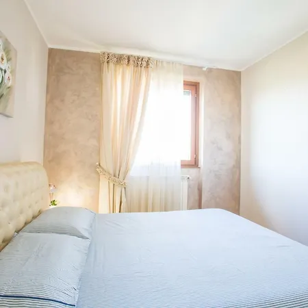 Apartment Bright Desenzano - Cascinale Pool Desenzano del Garda