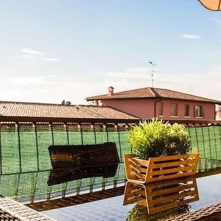 Apartment Bright Desenzano - Cascinale Pool Desenzano del Garda