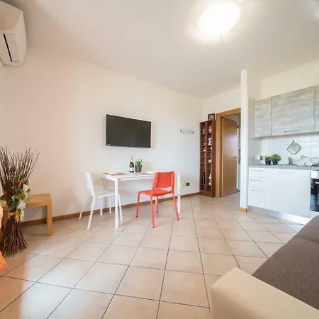 Apartment Bright Desenzano - Cascinale Pool *