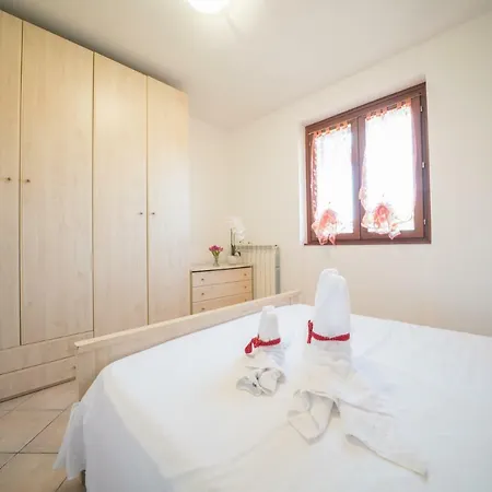 Bright Desenzano - Cascinale Pool Apartment Desenzano del Garda