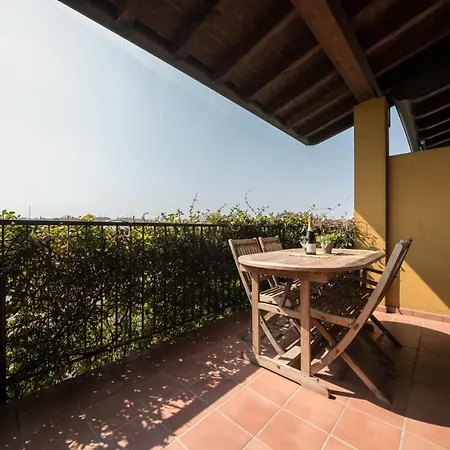 Apartment Bright Desenzano - Cascinale Pool Desenzano del Garda